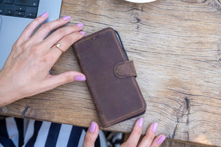 A Case for Elegance: Why Your New iPhone 17 Pro or 17 Pro Max Deserves the Luxury of Leather