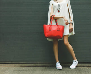 How to Wear a Leather Tote Bag - BlackBrook Case
