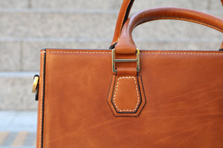 Factors To Consider When Buying a Leather Handbag - BlackBrook Case