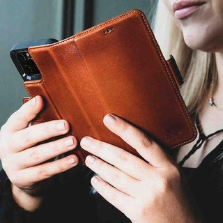 How to Choose the Best Leather Phone Case - BlackBrook Case