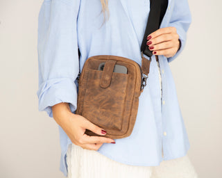 Dillon Full‑Grain Leather Crossbody Bag – Distressed Coffee