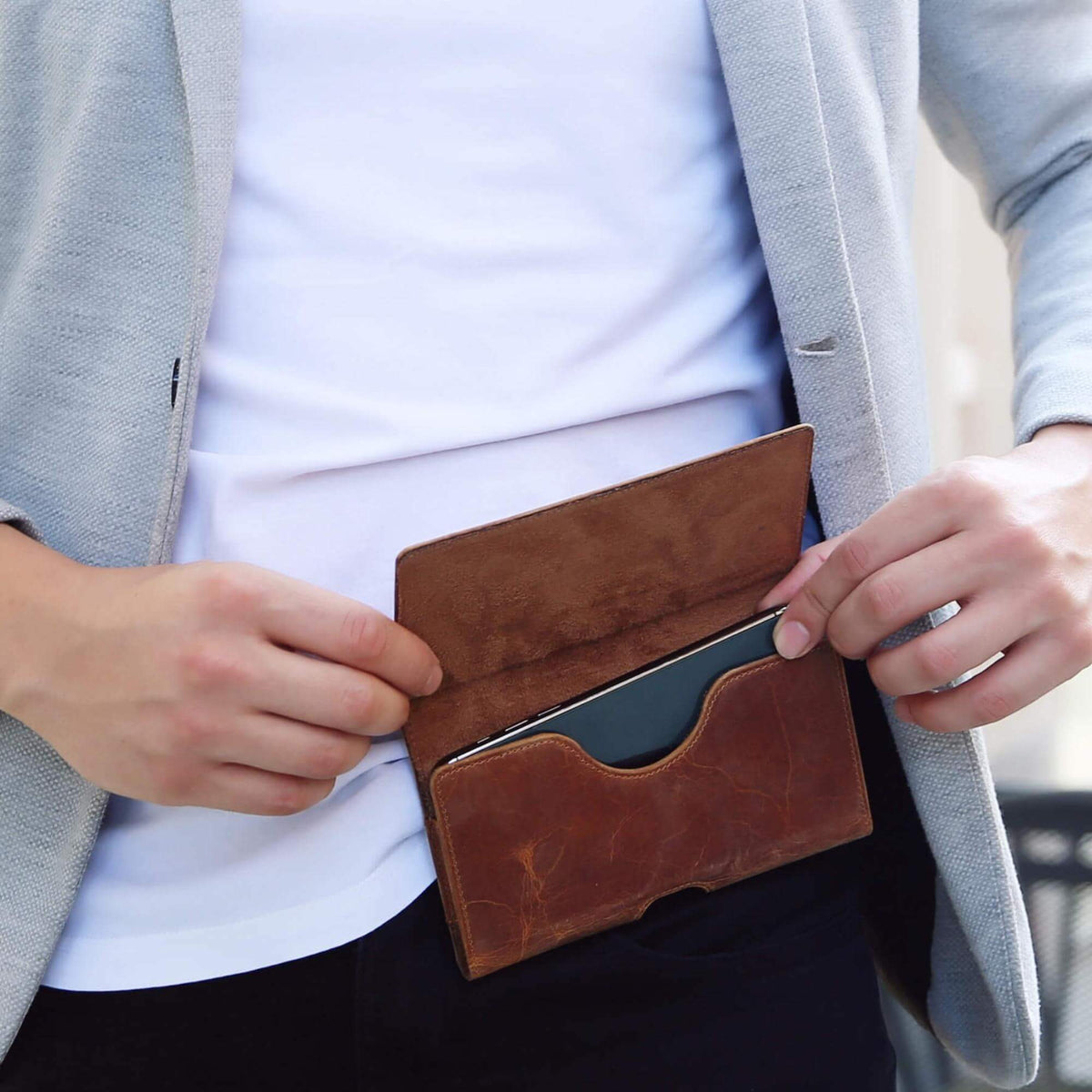 <h2><span class="metafield-multi_line_text_field">The perfect way to stay connected on the go, without having to fumble with your phone in your pocket.</span></h2>