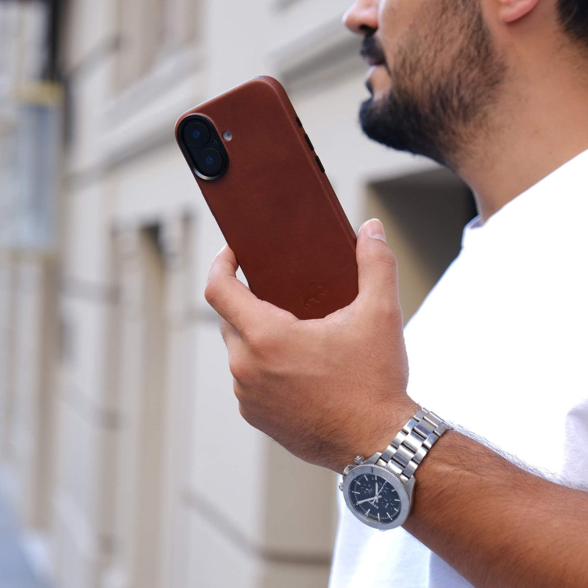 <h2><span class="metafield-multi_line_text_field">From work to weekends, the slim leather build offers durable protection while keeping your phone stylish and pocket-friendly. Metal button and metal camera ring protects your iPhone.</span></h2>