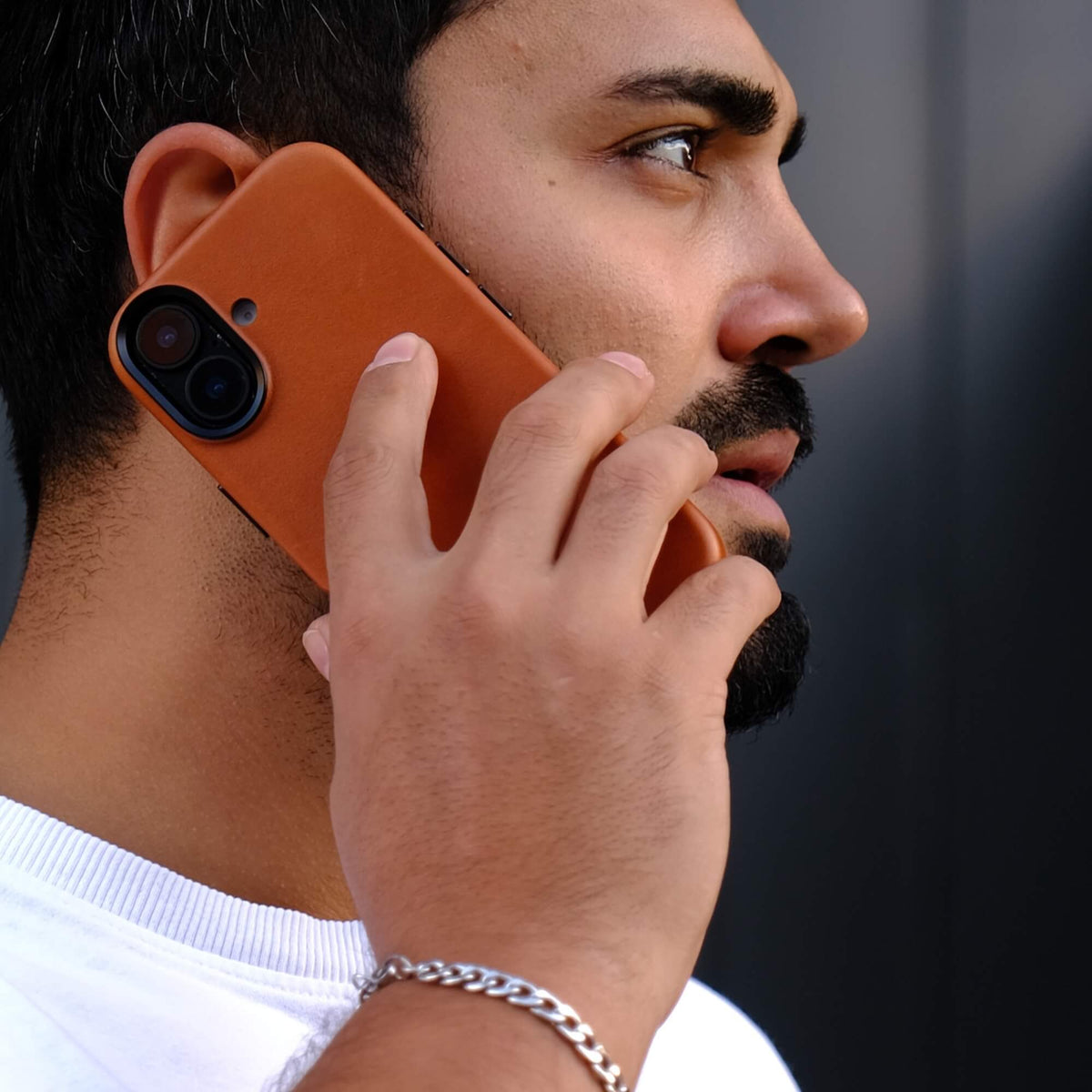 <h2><span class="metafield-multi_line_text_field">From work to weekends, the slim leather build offers durable protection while keeping your phone stylish and pocket-friendly. Metal button and metal camera ring protects your iPhone.</span></h2>