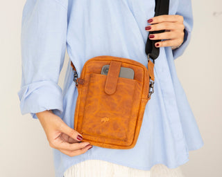 Dillon Full‑Grain Leather Crossbody Bag – Golden Brown - BlackBrook Case