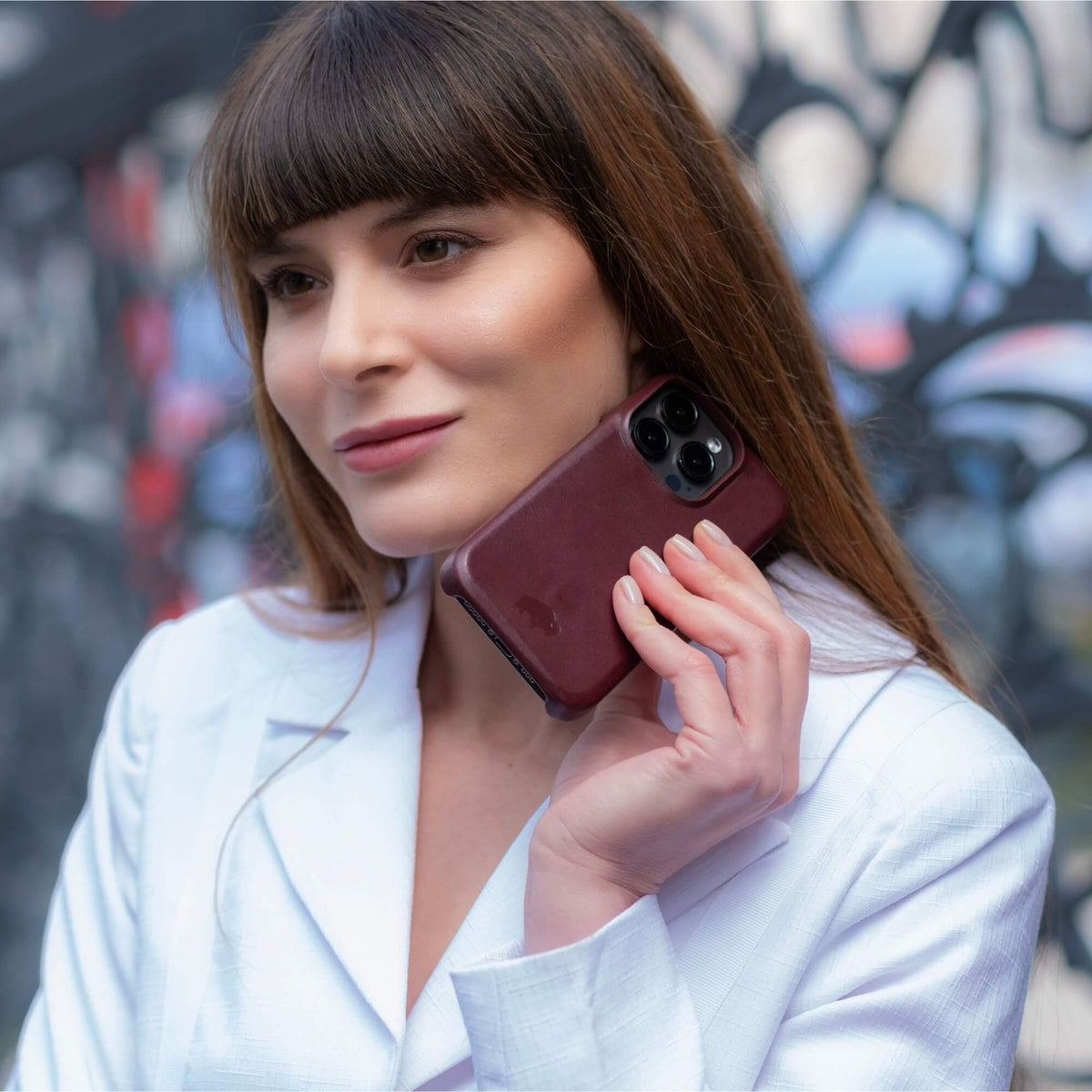 <h2><span class="metafield-multi_line_text_field">A slim snap-on profile that slides easily into your pocket while keeping your iPhone protected in premium leather.</span></h2>