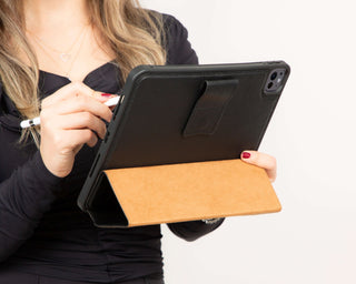 Trigon Leather Folio iPad Pro 13" (2024 - M4), Pebble Black - BlackBrook Case