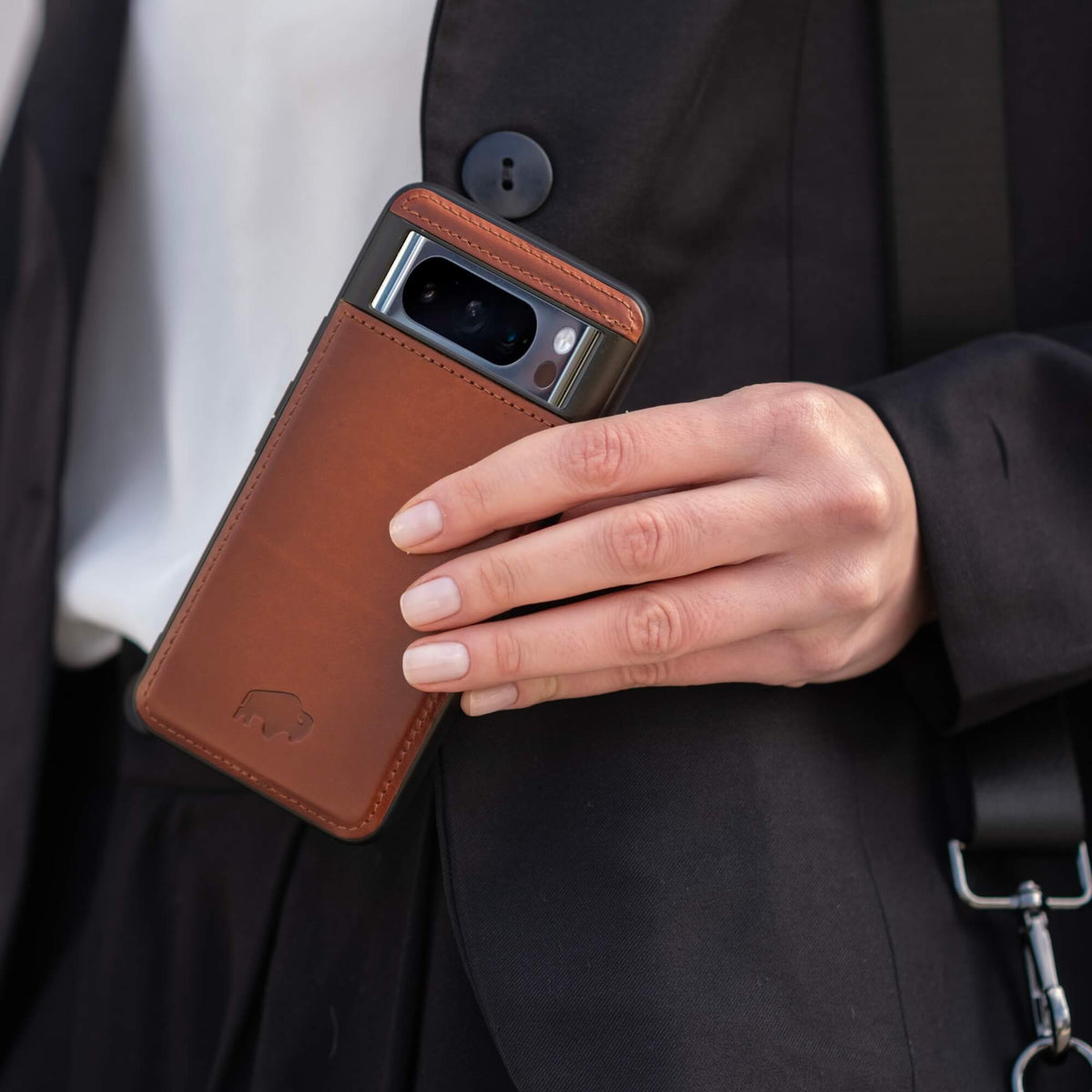 <h2><span class="metafield-multi_line_text_field">Lightweight protective shell that snaps on securely and keeps your Pixel easy to handle.</span></h2>